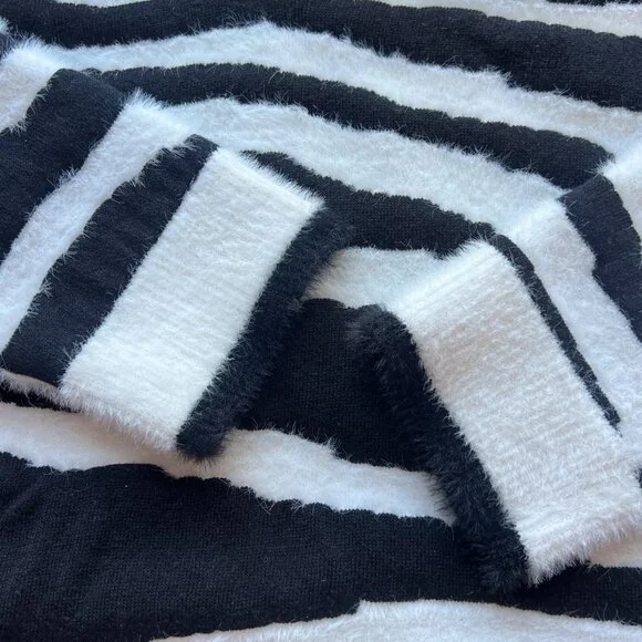 Belldini V-Neck Sweater Soft Blend Black & White Zebra Print Womens Size XL - Picture 3 of 5